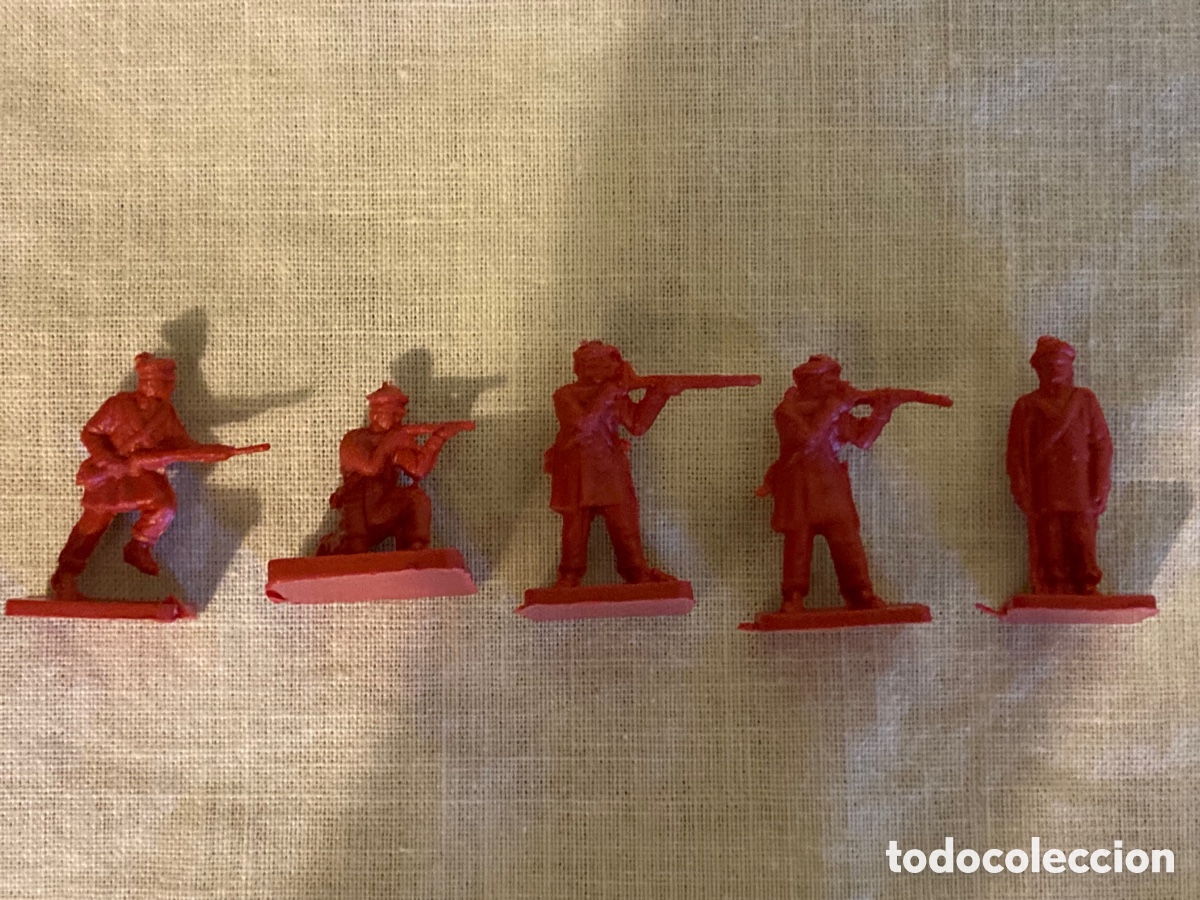 Figuras de goma y PVC: Soldaditos. Color granate - Foto 1