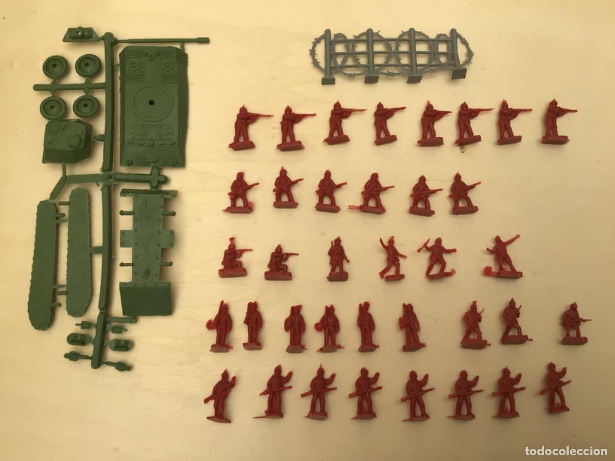 Figuras de goma y PVC: Montaplex comando ruso granate + tanque - Foto 1