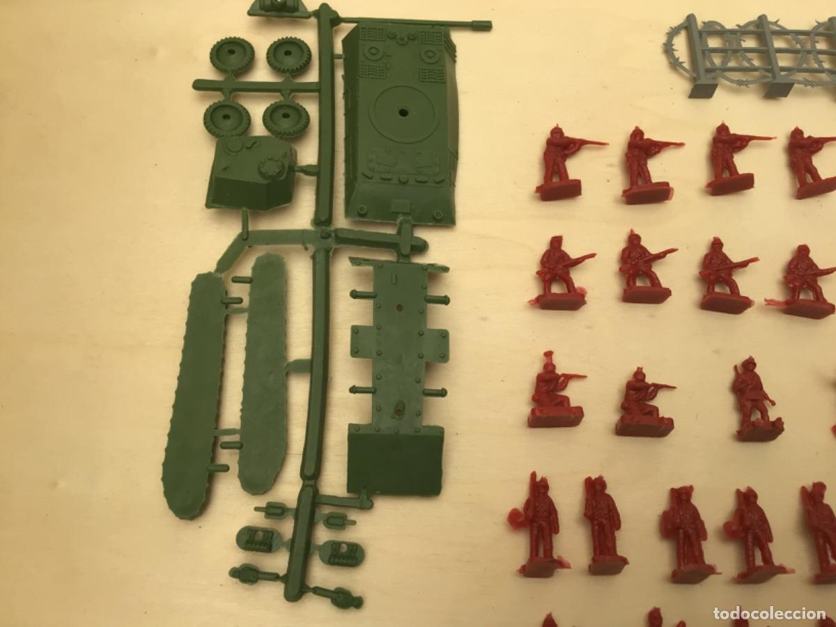 Figuras de goma y PVC: Montaplex comando ruso granate + tanque - Foto 5