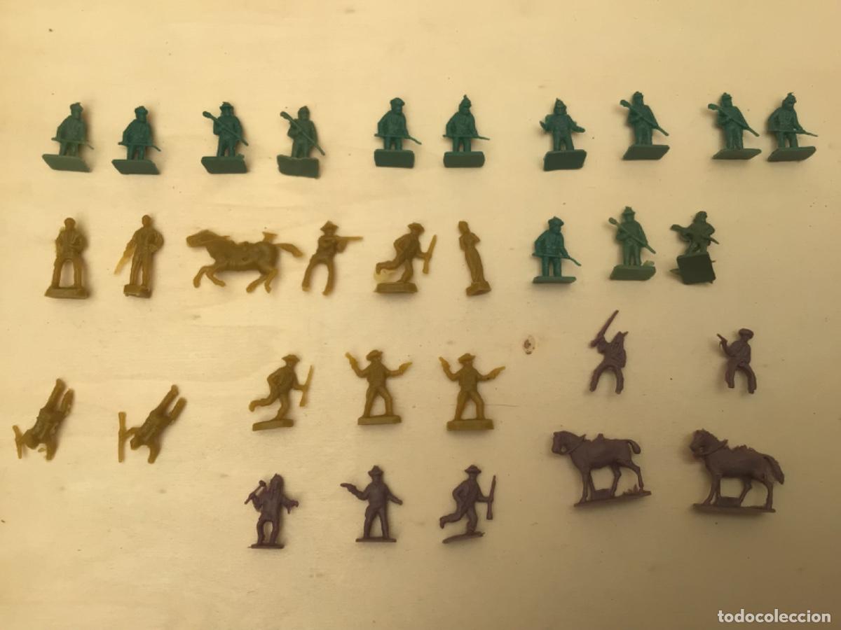Figuras de goma y PVC: Montaplex lote de indios y vaqueros multicolor - Foto 1