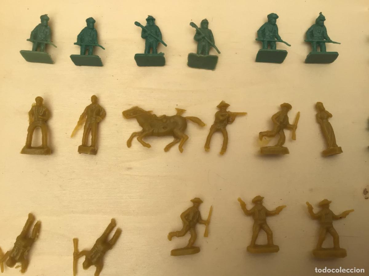 Figuras de goma y PVC: Montaplex lote de indios y vaqueros multicolor - Foto 2