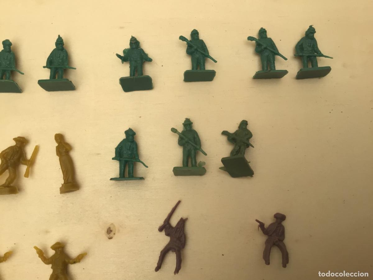 Figuras de goma y PVC: Montaplex lote de indios y vaqueros multicolor - Foto 4