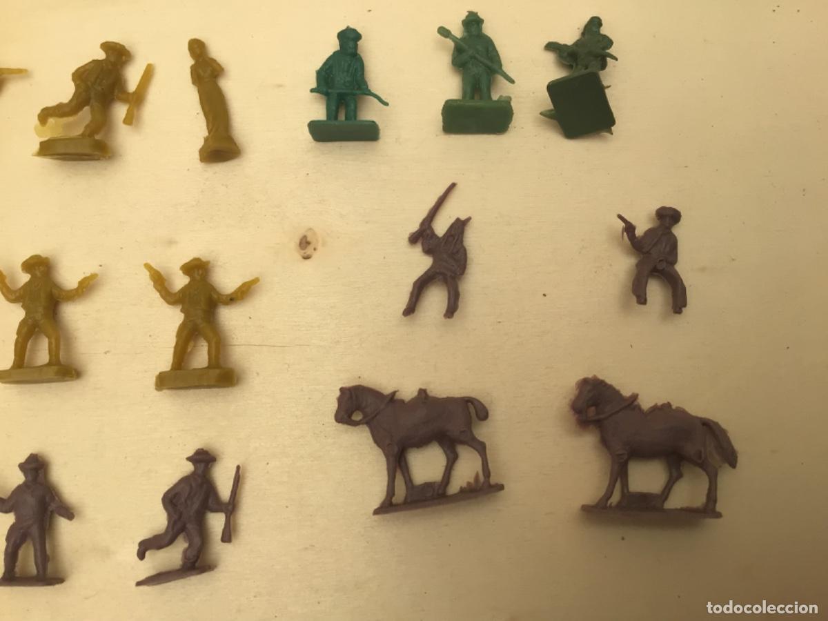 Figuras de goma y PVC: Montaplex lote de indios y vaqueros multicolor - Foto 5