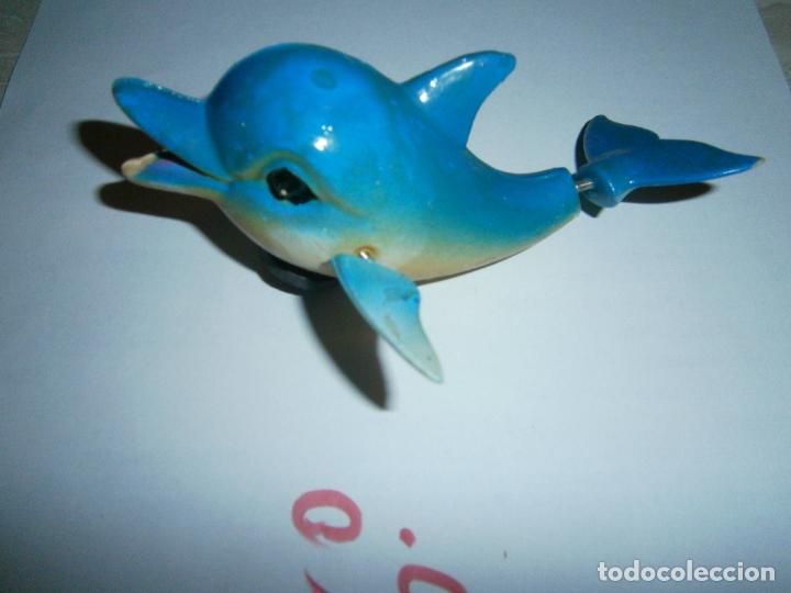 Rubber and PVC Figures: ANTIGUA FIGURA DELFIN EN RELIEVE CON IMAN NUEVO EN BLISTER