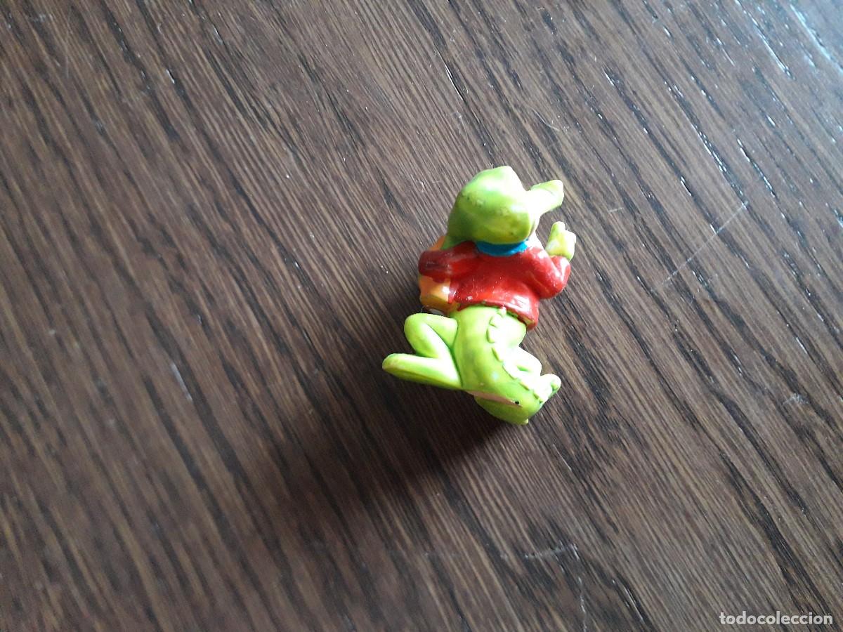 Figuras de goma Kinder: figura de pl&aacute;stico, cocodrilo con libro, kinder. - Foto 2