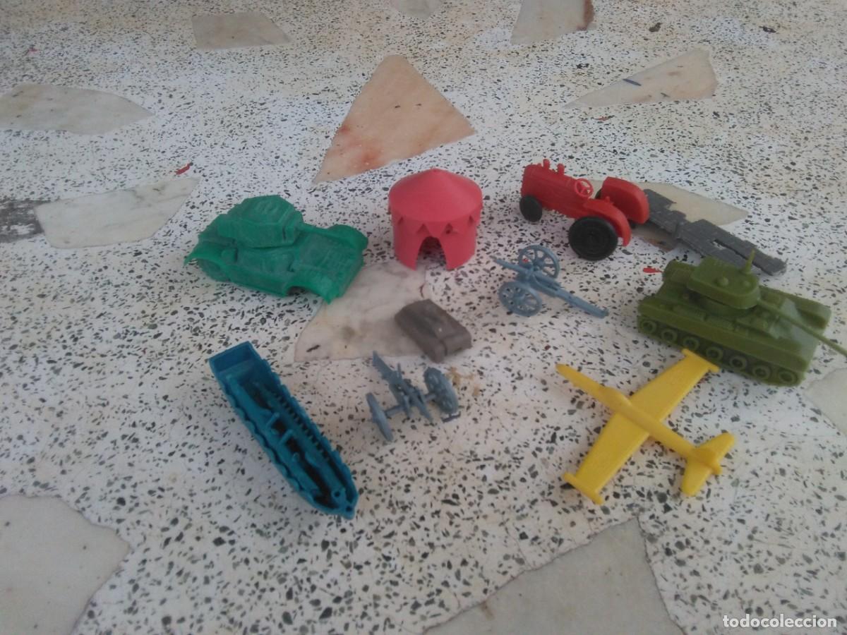 Figuras de goma y PVC: MONTAPLEX - Foto 1