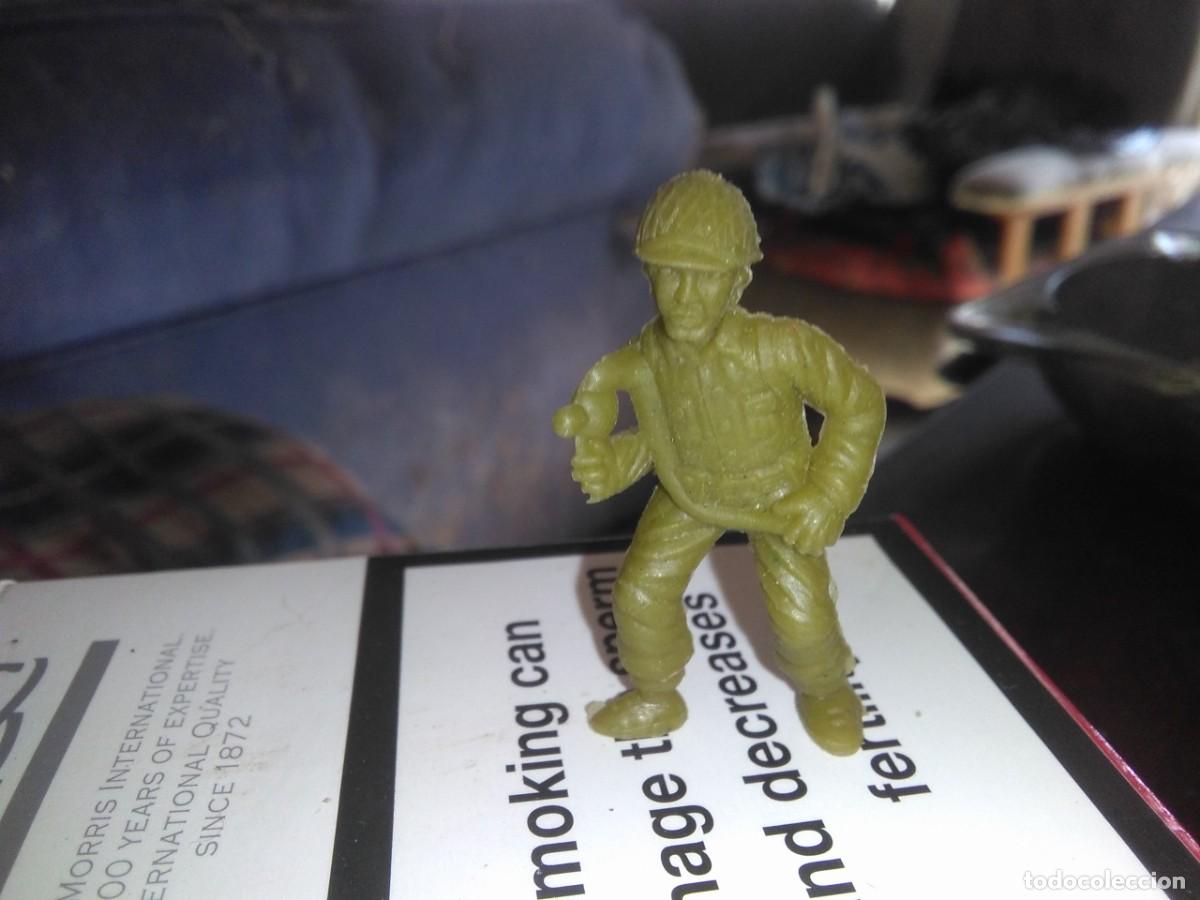 Figuras de goma y PVC: FIGURA DUNKIN - Foto 1
