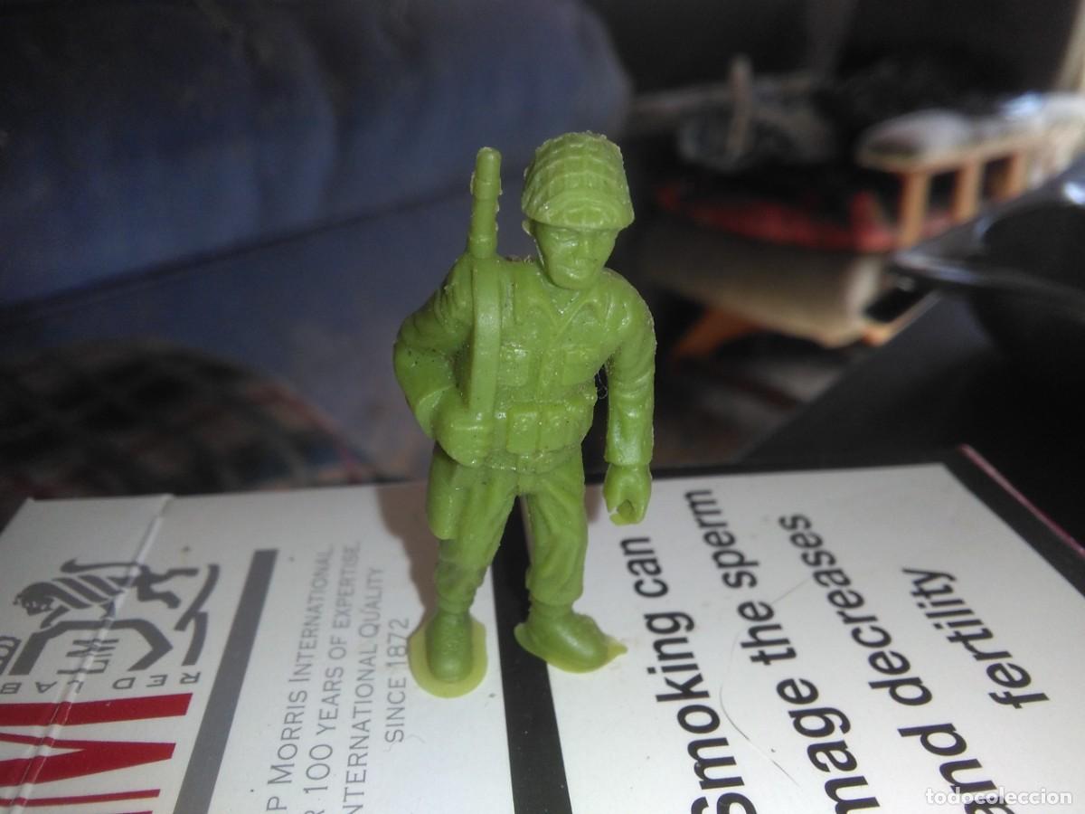Figuras de goma y PVC: FIGURA DUNKIN - Foto 1