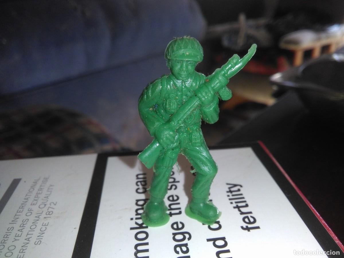 Figuras de goma y PVC: FIGURA DUNKIN - Foto 1