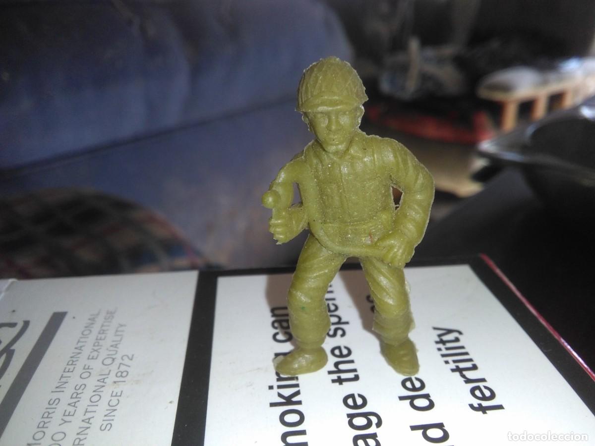 Figuras de goma y PVC: FIGURA DUNKIN - Foto 1