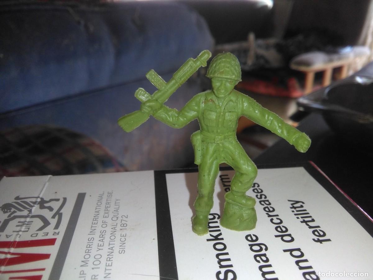 Figuras de goma y PVC: FIGURA DUNKIN - Foto 1