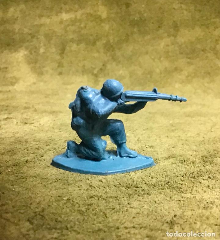 Figuras de goma y PVC: ANTIGUO SOLDADO PLASTICO - Foto 1