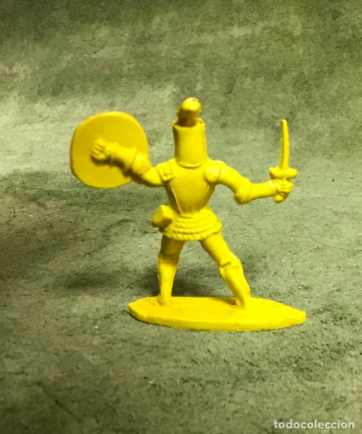 Figuras de goma y PVC: ANTIGUO CABALLERO MEDIEVAL - Foto 2
