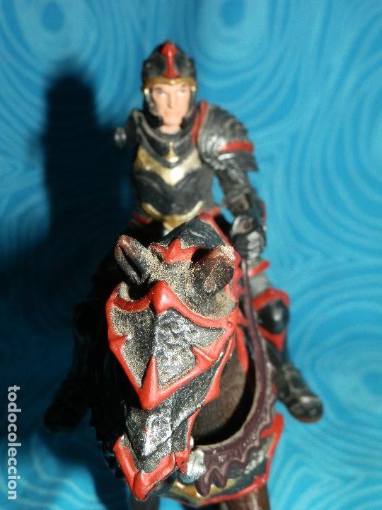 Figuras de goma y PVC: SCHLEICH CABALLERO MEDIEVAL CON CABALLO 2012 - Foto 3