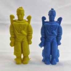 Figuras de Goma y PVC: LOTE DE 2 ASTRONAUTAS SIN ESCAFANDRA DE COMANSI, AÑOS 60.