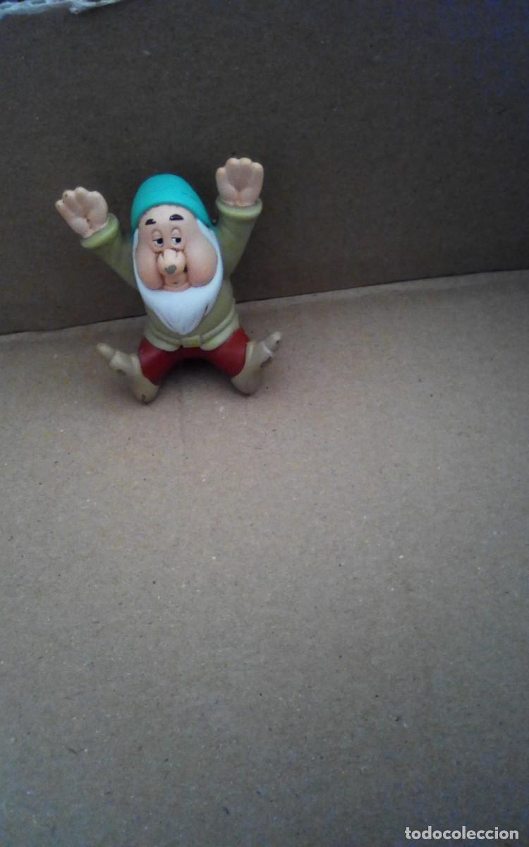 Figuras de Goma y PVC: Figura enano Blancanieves. Made for McDonald's Ltd. 2001. Made in Vietnam. Mide 6 cm.