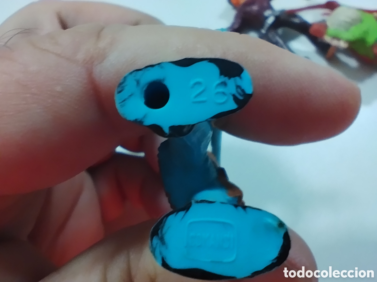 Figuras de goma y PVC: Lote de 4 mu&ntilde;ecos indios y cowboys comandi - Foto 6