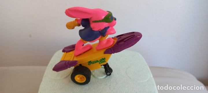 Figuras de Goma y PVC: FIGURA MU&Ntilde;ECO PROMOCIONAL DE PIZZA PAI. RESTAURANTE PIZZERIA. CONEJO SKATE