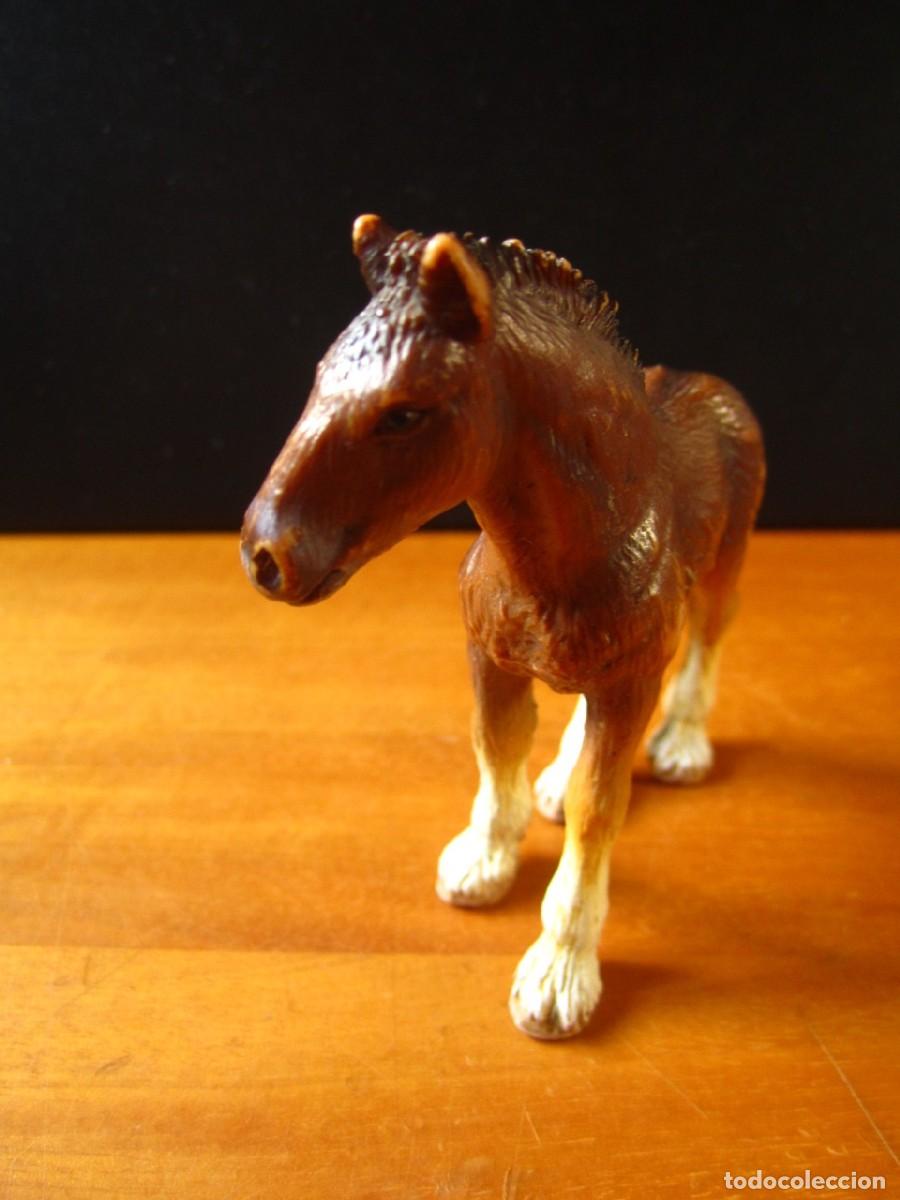 Figuras de goma y PVC: Caballo Potro Shire (Schleich Ref. 13272) - Foto 7