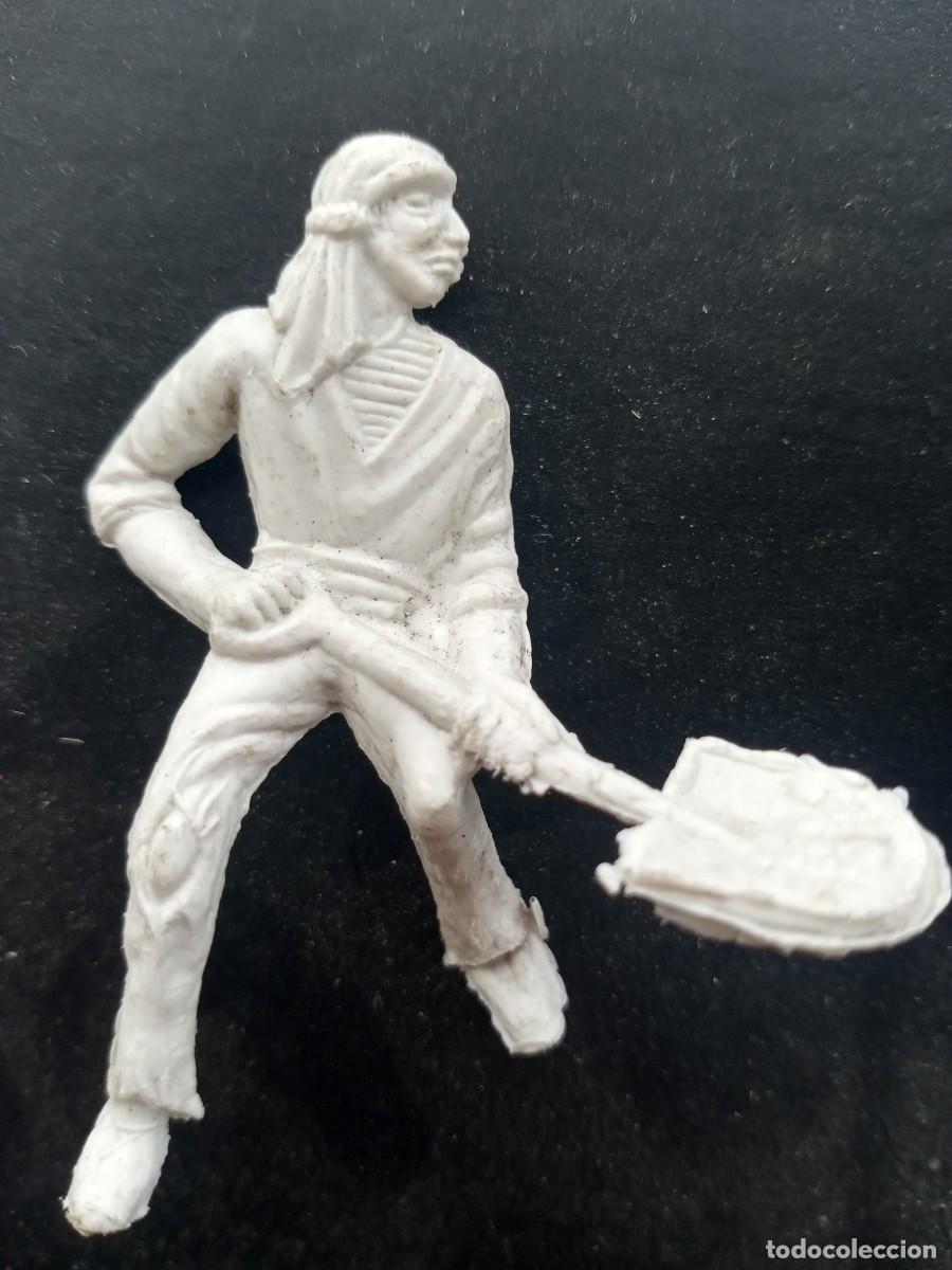 Figuras de goma y PVC: Pirata monocolor pl&aacute;stico 60 mm - Foto 1