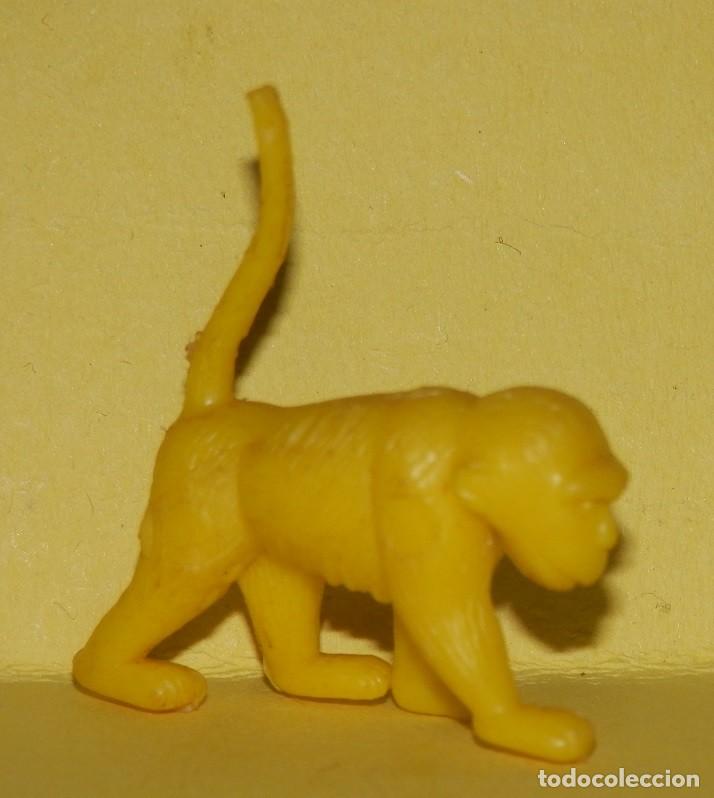 Gummi- und PVC-Figuren: FIGURA TIPO DUNKIN