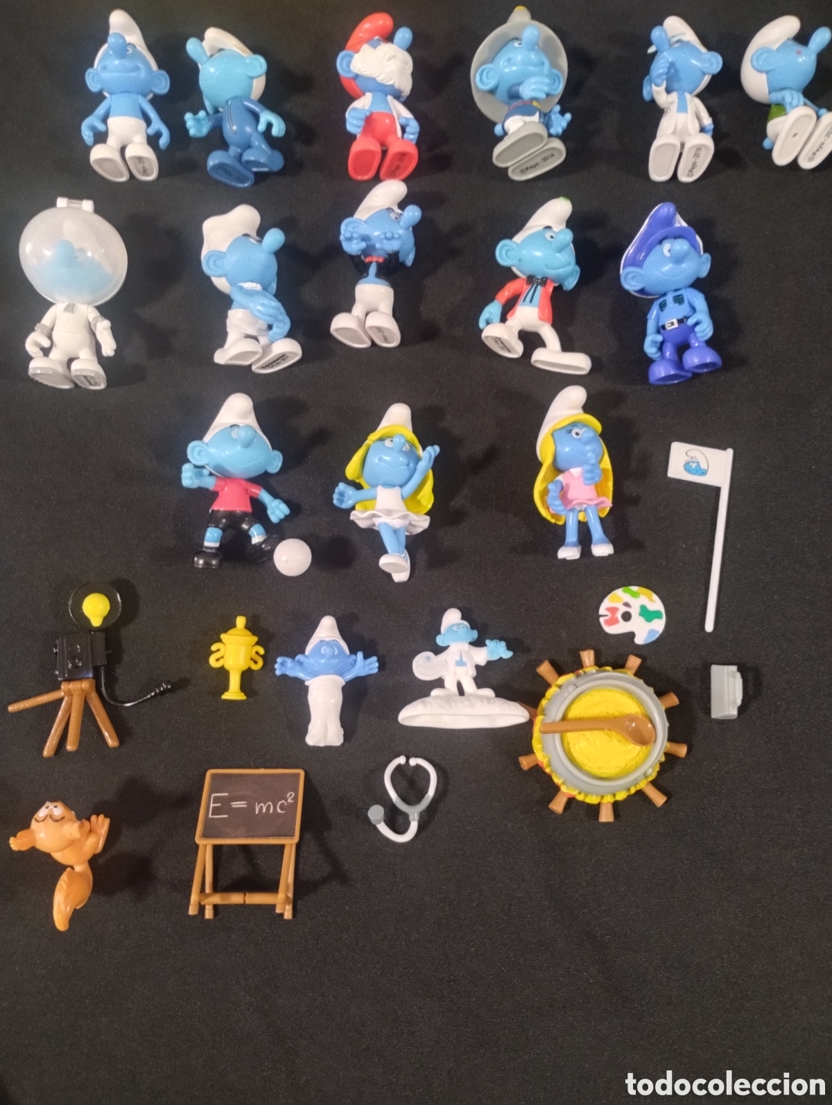 Figuras de goma y PVC: Lote de figuras y material pitufos - Foto 3