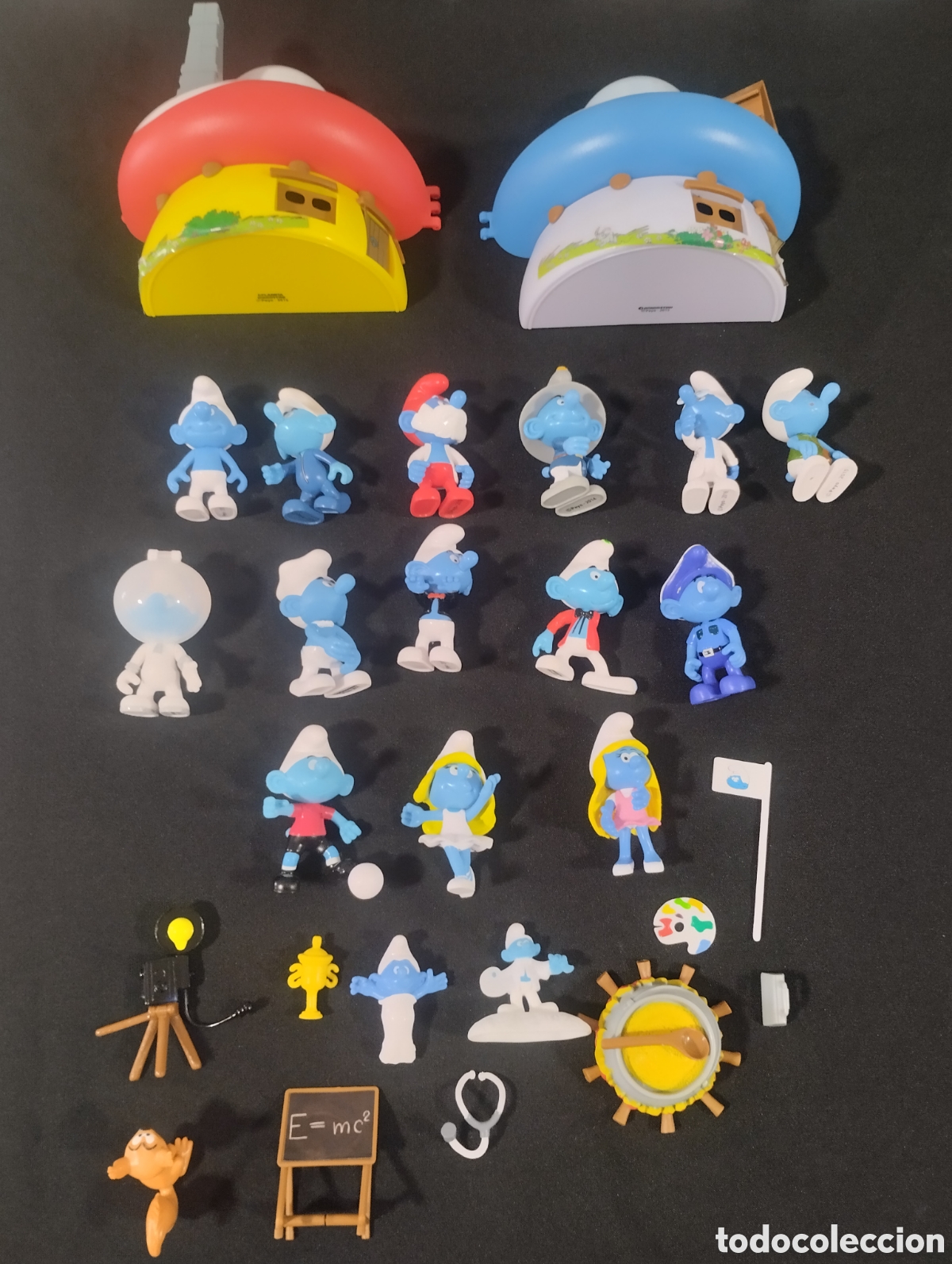 Figuras de goma y PVC: Lote de figuras y material pitufos - Foto 1