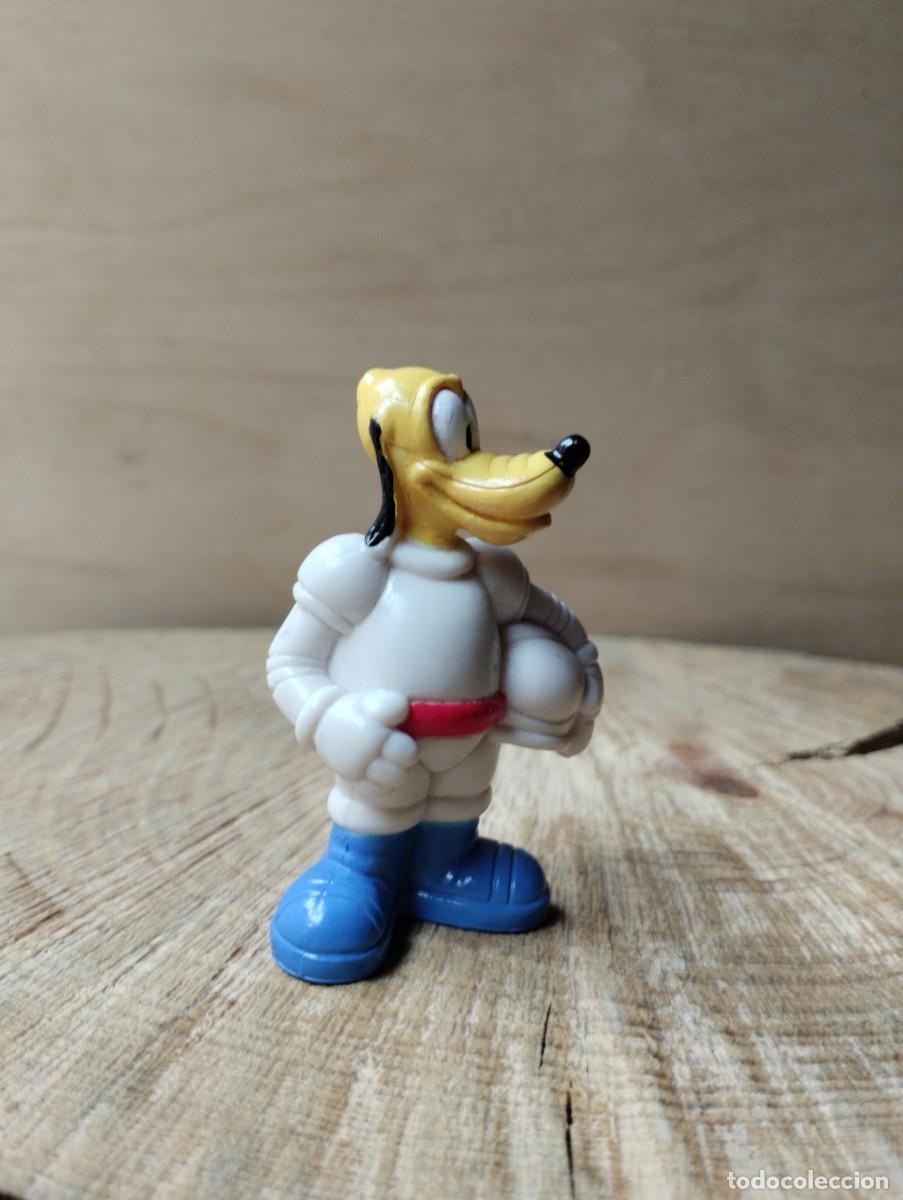 Figuras de goma y PVC: Figura de PVC de Pluto de astronauta. Disney - Foto 1