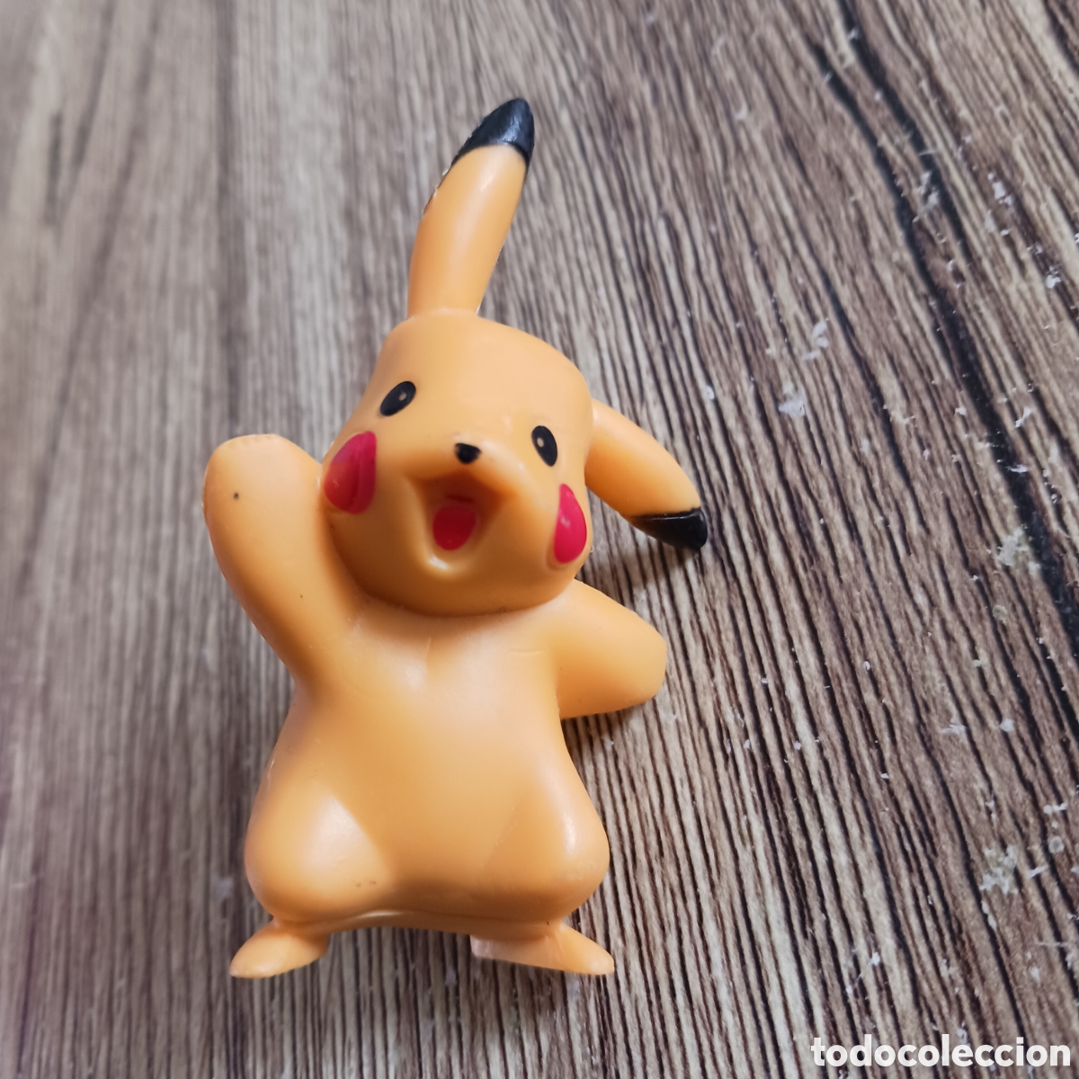 Figuras de Borracha e PVC: Picachu de pie saludando