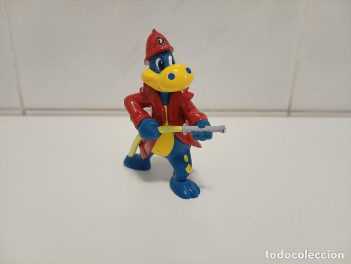 Figuras de Borracha e PVC: DINO BOMBERO FIGURA EN PVC DANONINO COLECCION DANONINO. DE 8 CMS. ORIGINAL DE DANONE.