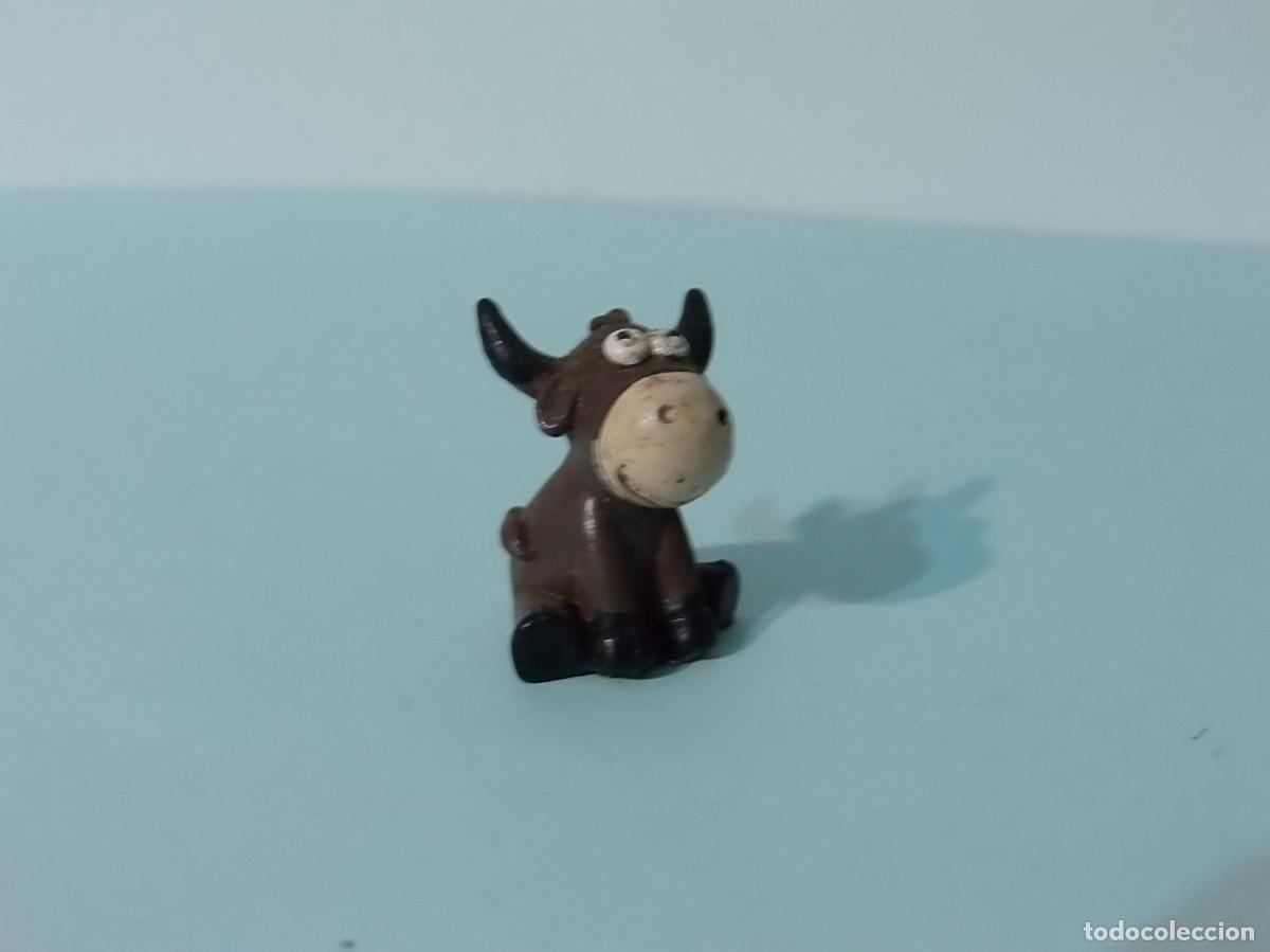Figuras de goma Kinder: KINDER - VACA SENTADA. - Foto 1