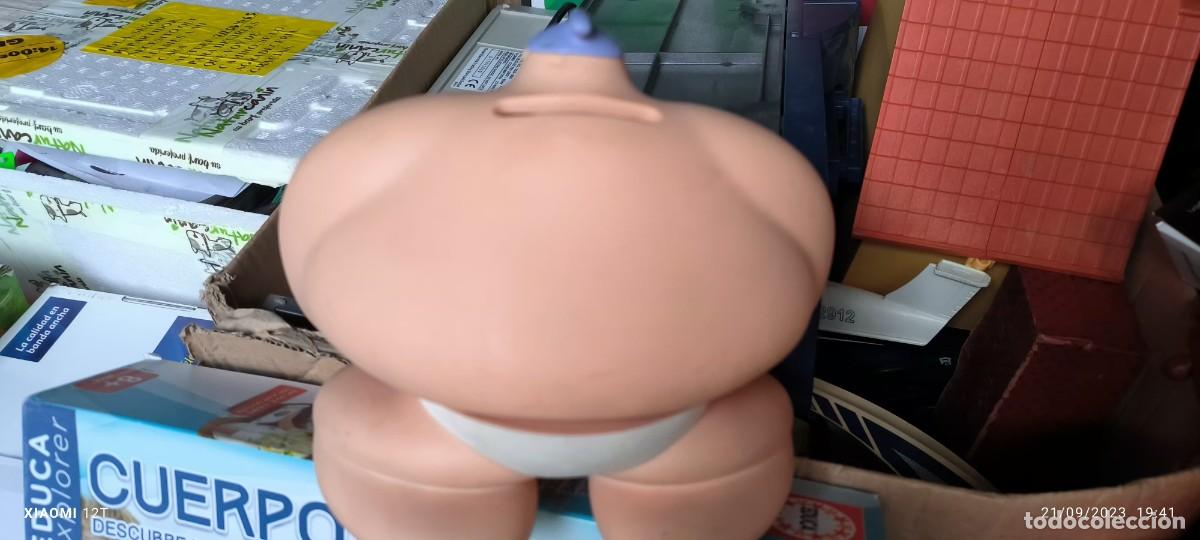 Figuras de goma y PVC: GRAN HUCHA CON FORMA DE MU&Ntilde;ECO SE SUMO - Foto 4