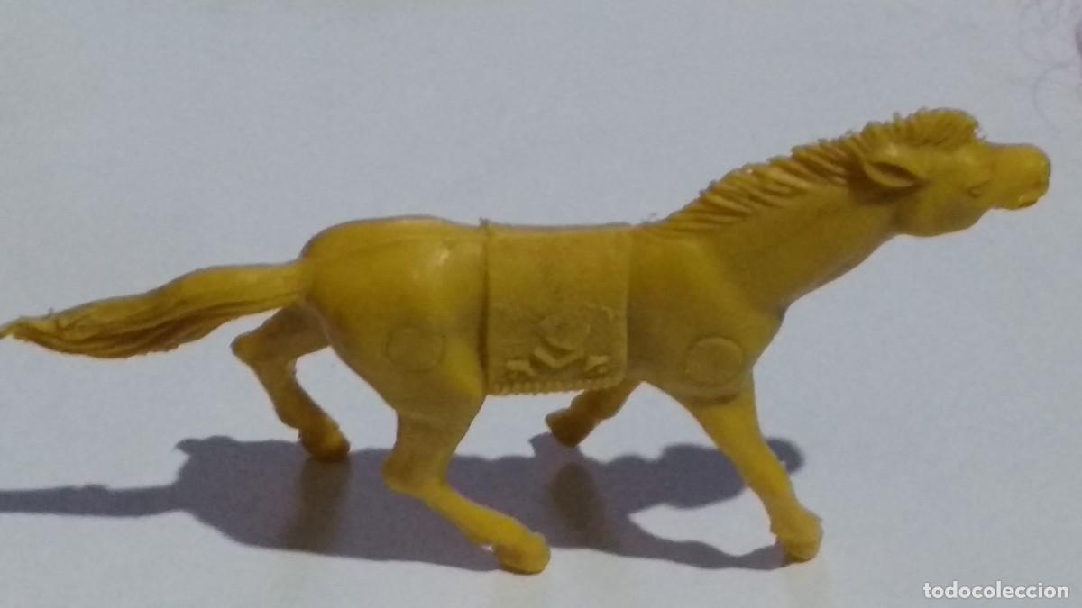 Figuras de goma y PVC: comansi caballo indio amarillo - Foto 2