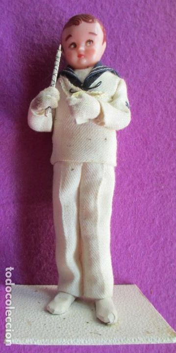 Figuras de Goma y PVC: NI&Ntilde;O DE COMUNION PLASTICO DURO MU&Ntilde;ECO PARA TARTA 1&ordf; COMUNION CON VELA Y LIBRO MISAL