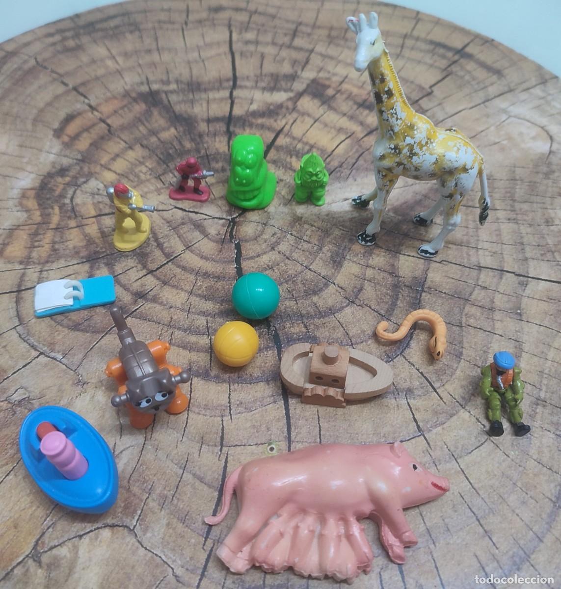 Figure di Gomma e PVC: LOTE DE 10 FIGURAS Y 2 BOLAS DE PL&Aacute;STICO, 1 BARCO DE MADERA Y 1 FIGURA DE GOMA