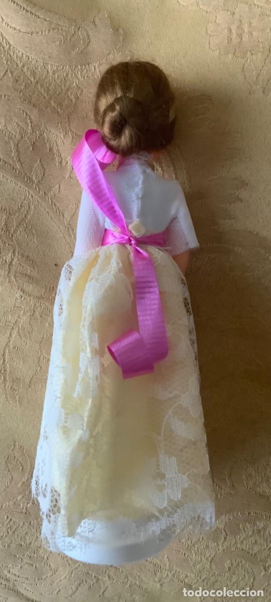 Figuras de goma y PVC: ANTIGUA MU&Ntilde;ECA CELULOIDE COMUNI&Oacute;N - Foto 3