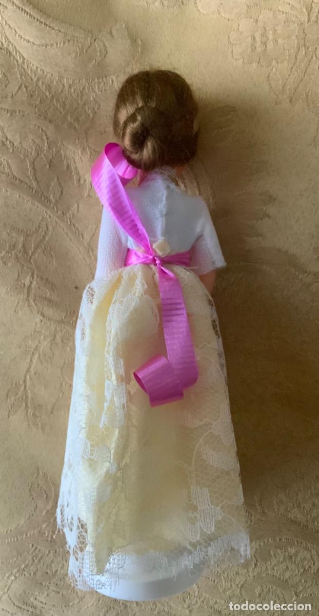 Figuras de goma y PVC: ANTIGUA MU&Ntilde;ECA CELULOIDE COMUNI&Oacute;N - Foto 5
