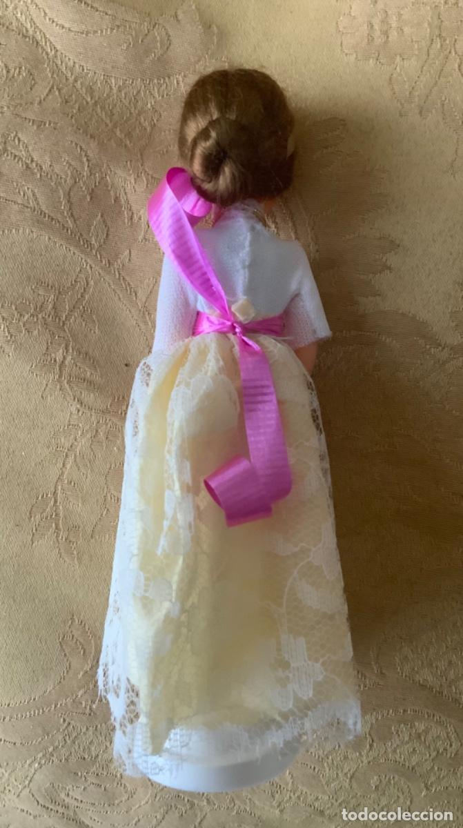 Figuras de goma y PVC: ANTIGUA MU&Ntilde;ECA CELULOIDE COMUNI&Oacute;N - Foto 7