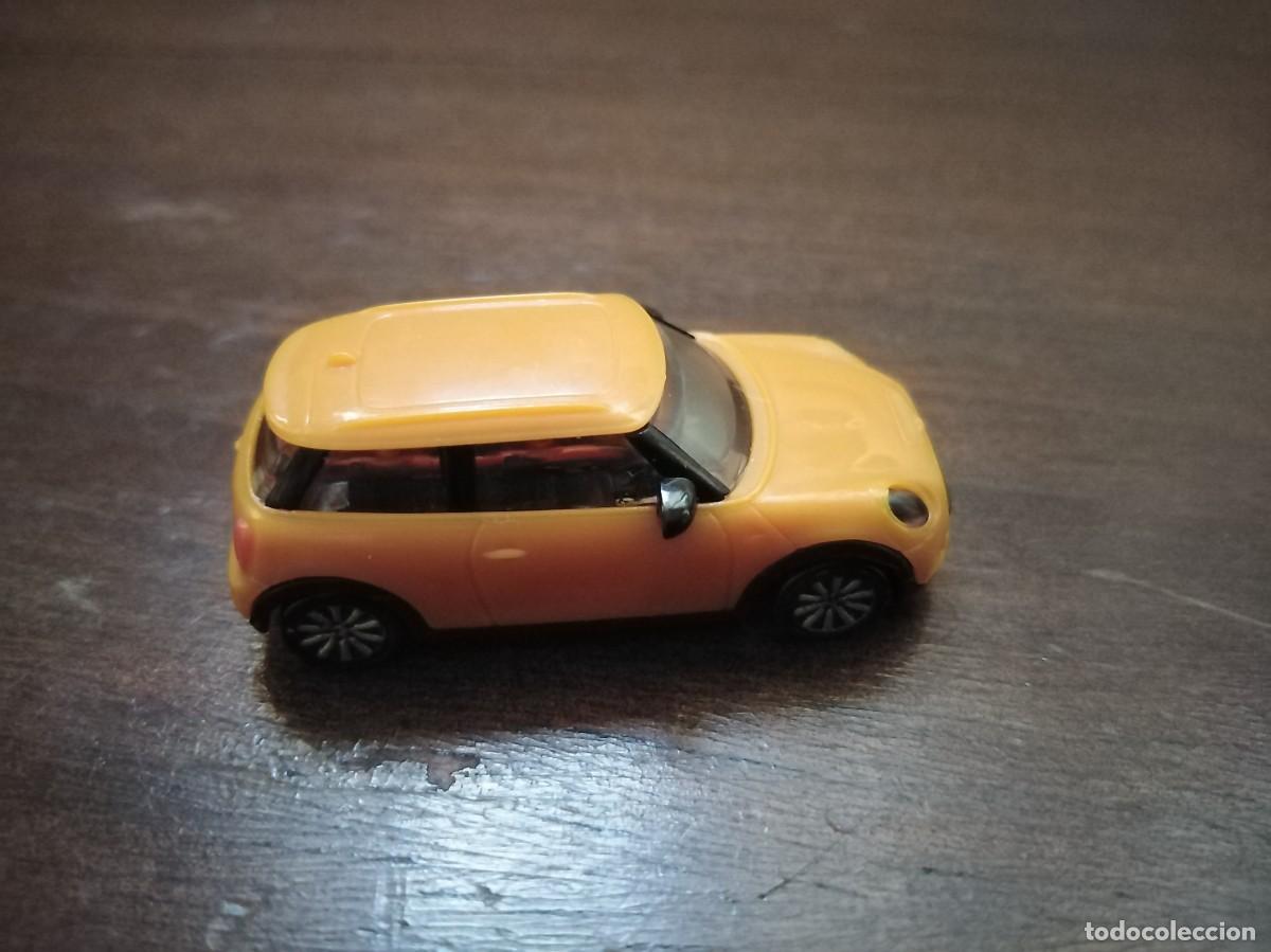 Figuras de goma Kinder: Cochecito BMW de Kinder. - Foto 1