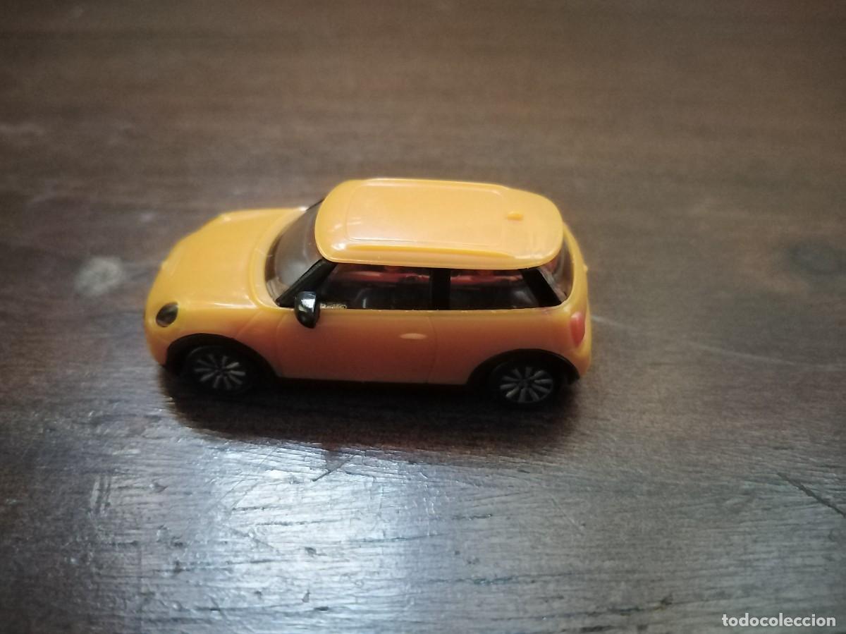 Figuras de goma Kinder: Cochecito BMW de Kinder. - Foto 2