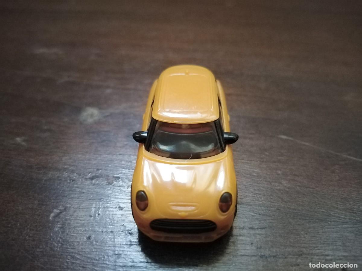 Figuras de goma Kinder: Cochecito BMW de Kinder. - Foto 3