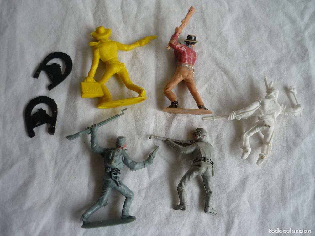 Figuras de goma y PVC: Figuras de pl&aacute;stico indios, vaqueros y soldados - Foto 4