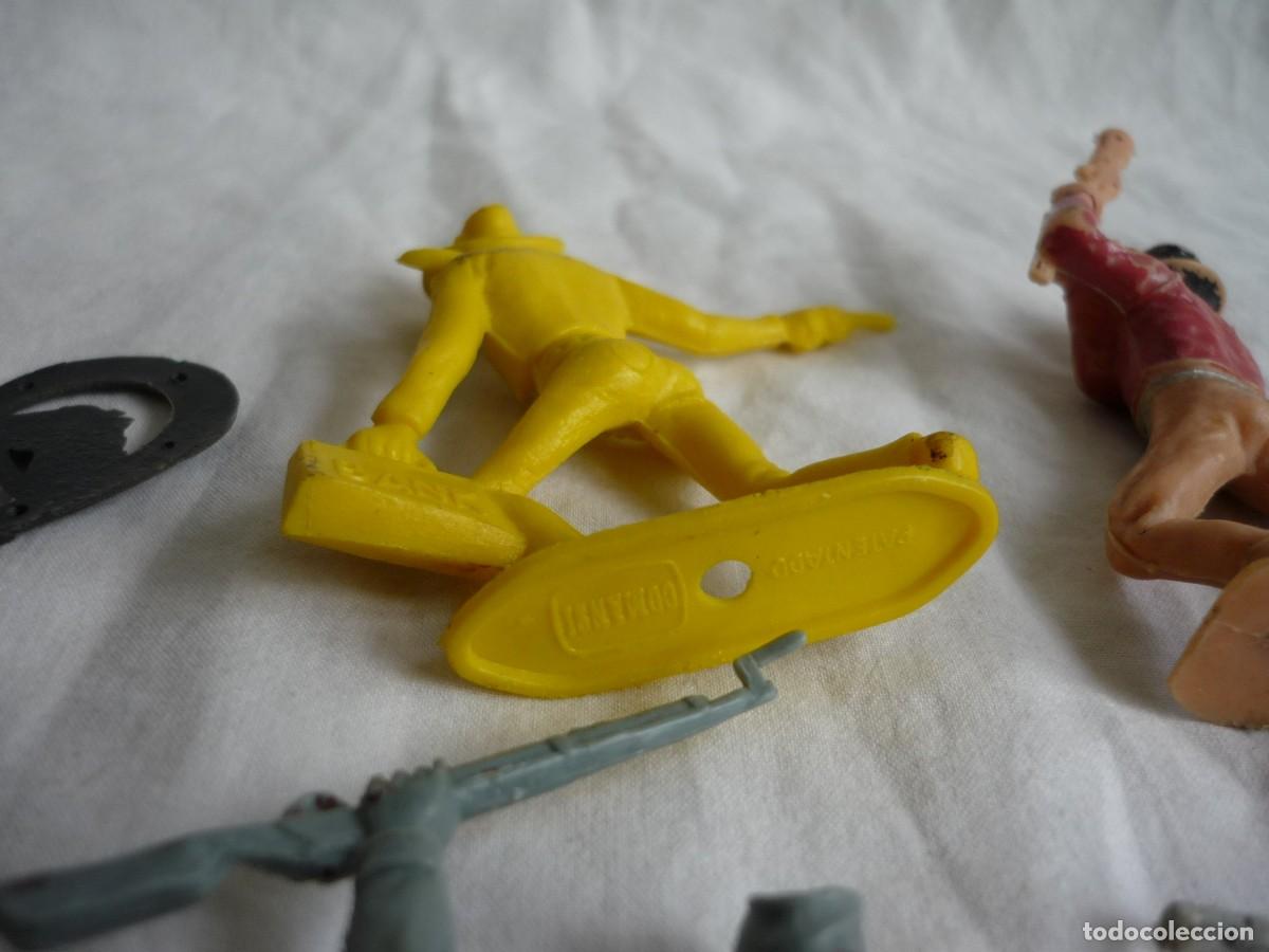 Figuras de goma y PVC: Figuras de pl&aacute;stico indios, vaqueros y soldados - Foto 5