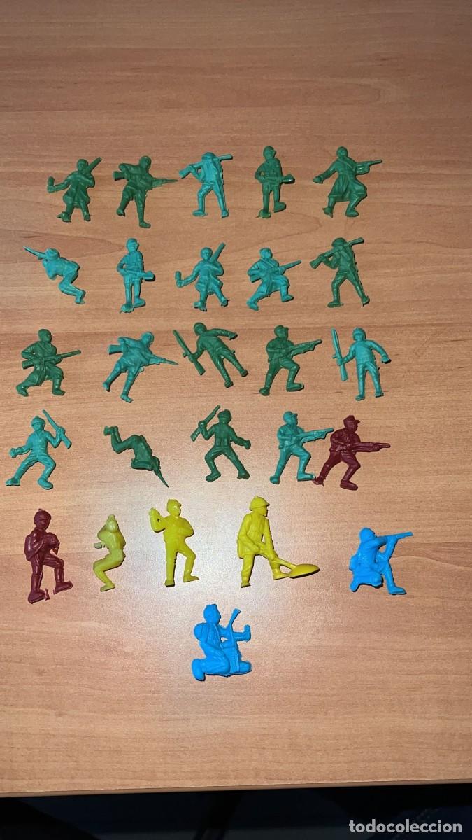 Lote de 26 Figuras Dunkin Soldados del Mundo Chicles Dunkin. Vintage Años 80