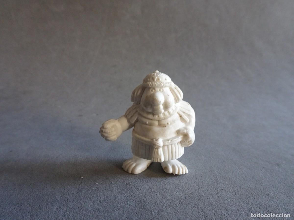 Figuras de goma y PVC: Dunkin figura Asterix blanco raro - Foto 1