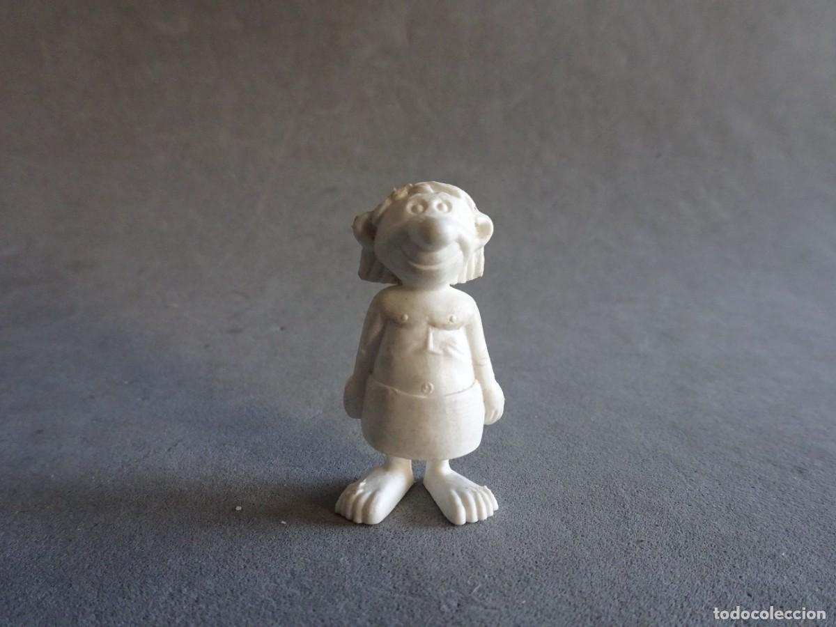 Figuras de goma y PVC: Dunkin figura Asterix blanco raro - Foto 1