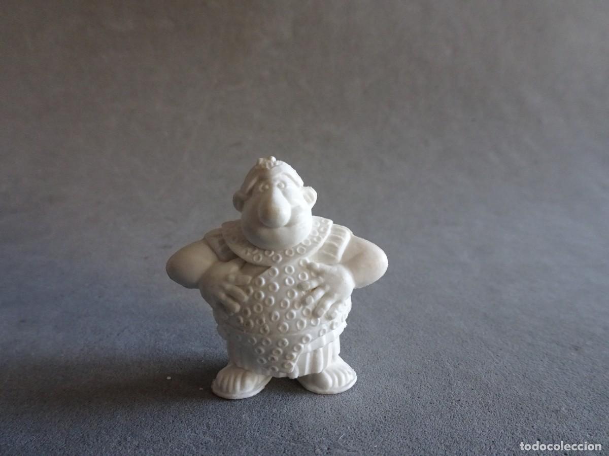 Figuras de goma y PVC: Dunkin figura Asterix blanco raro - Foto 1