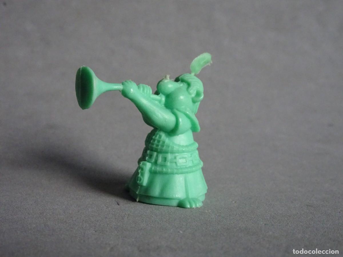 Figuras de goma y PVC: Dunkin figura Asterix raro - Foto 1