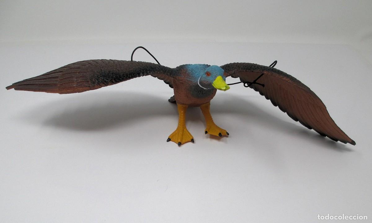 Figure di Gomma e PVC: Pato con las alas desplegadas con goma para colgar de gran tama&ntilde;o - Envergadura 34 cm