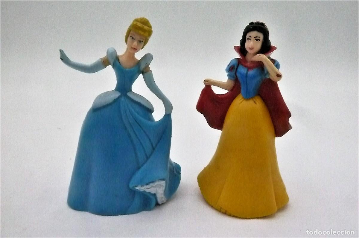 Figuras de goma y PVC: Blancanieves y Cenicienta. Disney - Foto 1